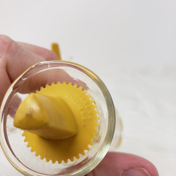 Vintage Pyrex Hourglass Salt And Pepper Shaker Set - Picture 7 of 8